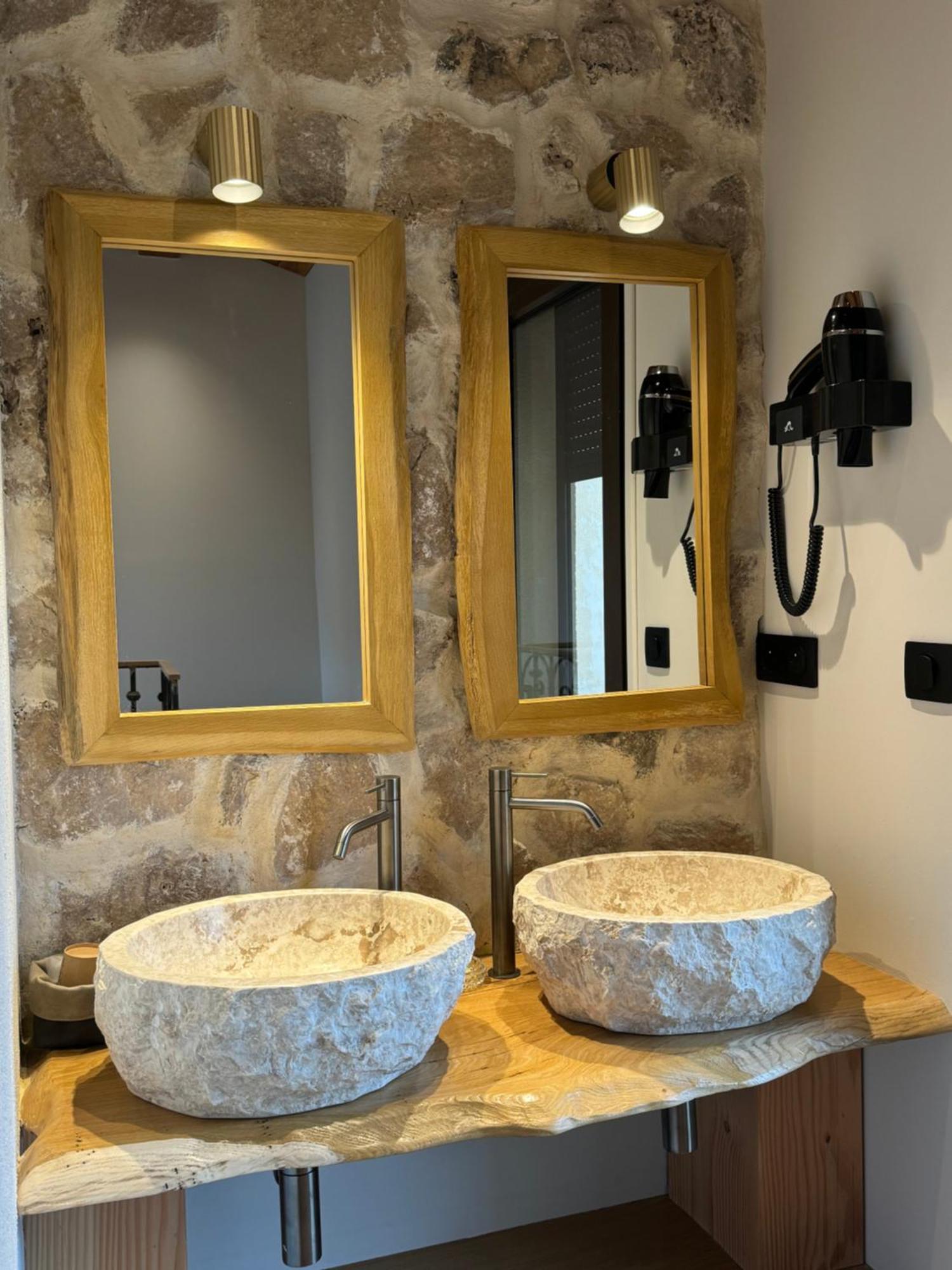 Deluxe Suite with Sea View,1747188168:JPEG